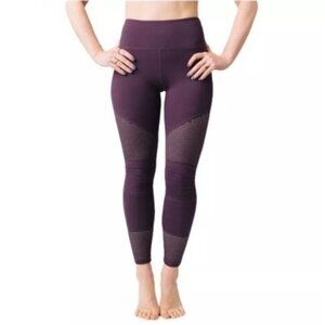 Zyia Active Light n Tight 7/8 Leggings Size 4 Perforated Ribbed Moto Blackberry